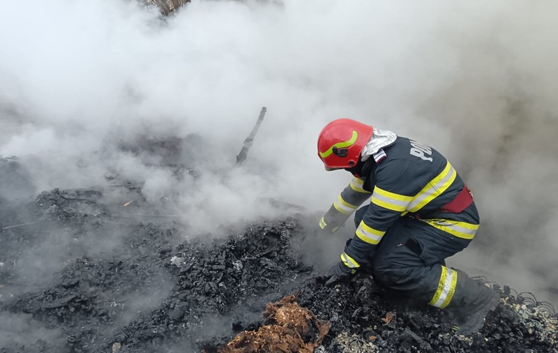 Doi copii din Suceava au murit într-un incendiu care le-a cuprins locuința