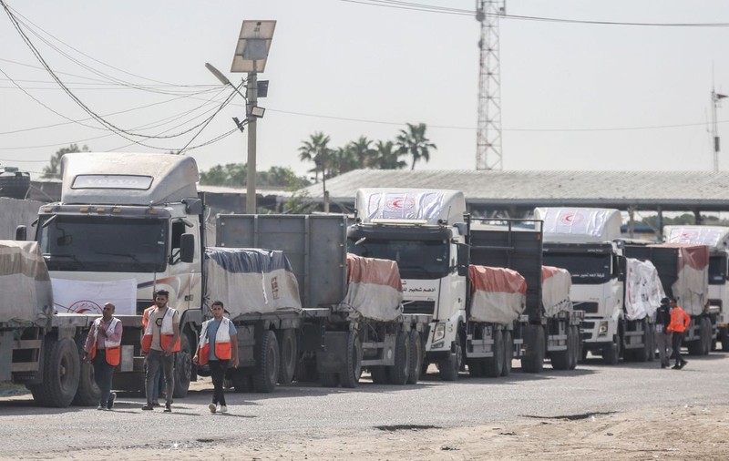 Armata israeliană anunță că mai multe camioane cu ajutoare vor intra în Gaza și afirmă că nu există o penurie de provizii în Fâșie
