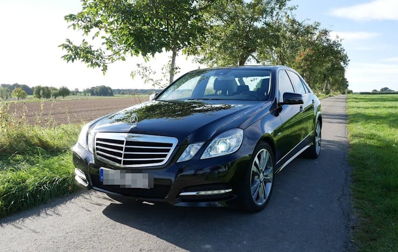 Băiatul de 13 ani care a furat Mercedesul bunicului și a fugit cu o fată de 15 ani a fost găsit după trei zile, la 375 km de casă, în Germania