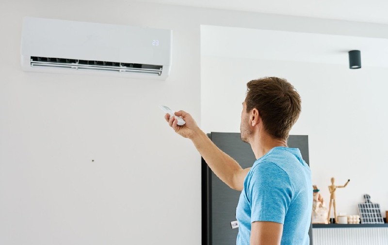 Aparatul care răcește aerul din casă și consumă energie cât un bec. E mai ieftin decât aerul condiționat
