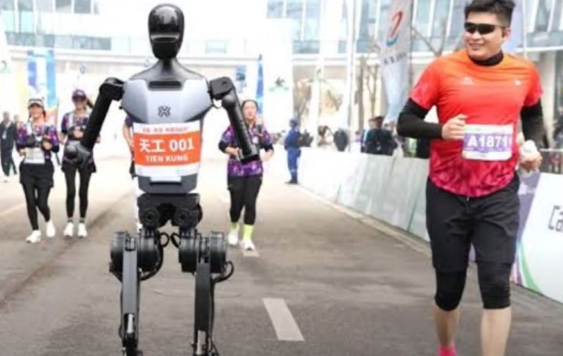 China va găzdui primul maraton oameni vs roboți umanoizi din lume. Eligibilitate, cerințe și premii | VIDEO