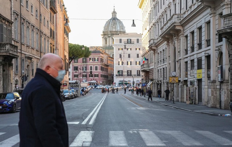Noi reguli de călătorie în Italia. Ce alte măsuri intră de astăzi în vigoare