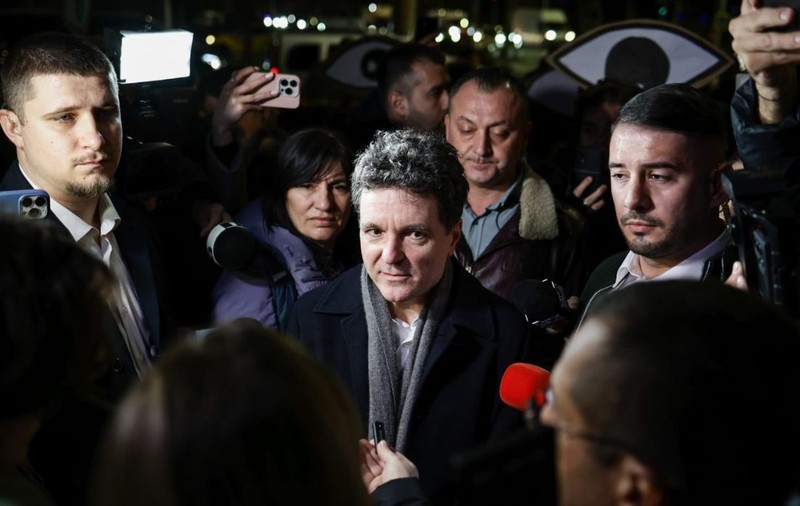 România e tot fără buget, mafia transpartinică prosperă, iar la Cotroceni se instalează prima-doamnă