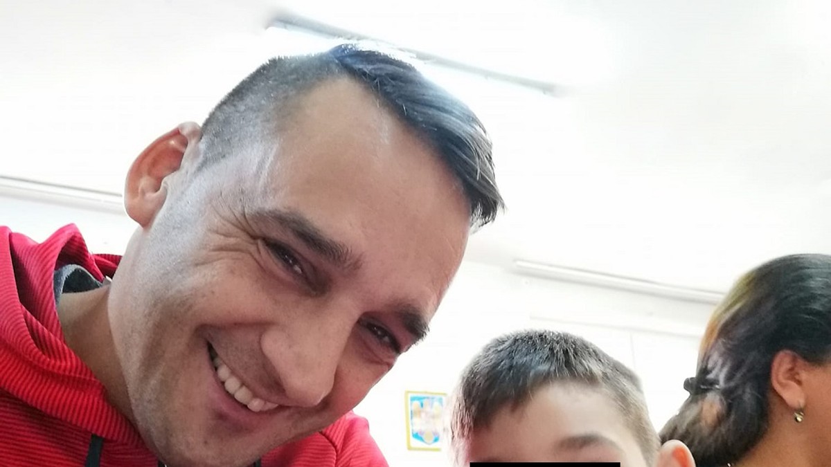 Rareș Gînscă are puterea să zâmbească. Foto: Facebook / Rareș Gînscă