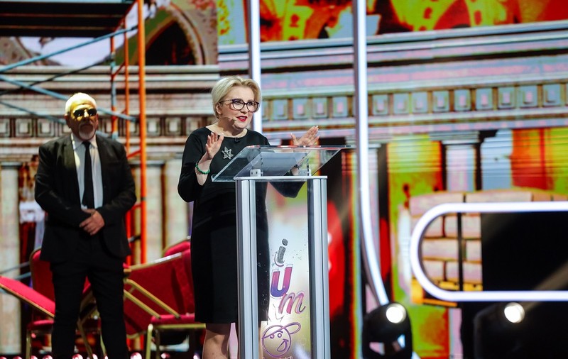 Irena Boclincă, sosia Vioricăi Dăncilă, surprinde la „iUmor”: „Ce aş face dacă aş afla într-o zi că sunt preşedinte? Ca şi actualul, aş rămâne mută!”