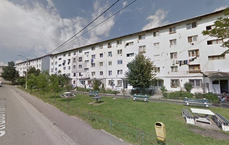 Incendiu într-un bloc din Pucioasa. Proprietarul apartamentului a suferit un atac de panică