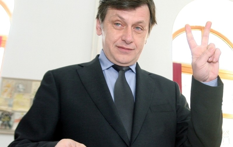 LOVITURĂ DE TEATRU PE SCENA POLITICĂ! Cum vrea Crin Antonescu să îşi asigure câştigarea alegerilor prezidenţiale
