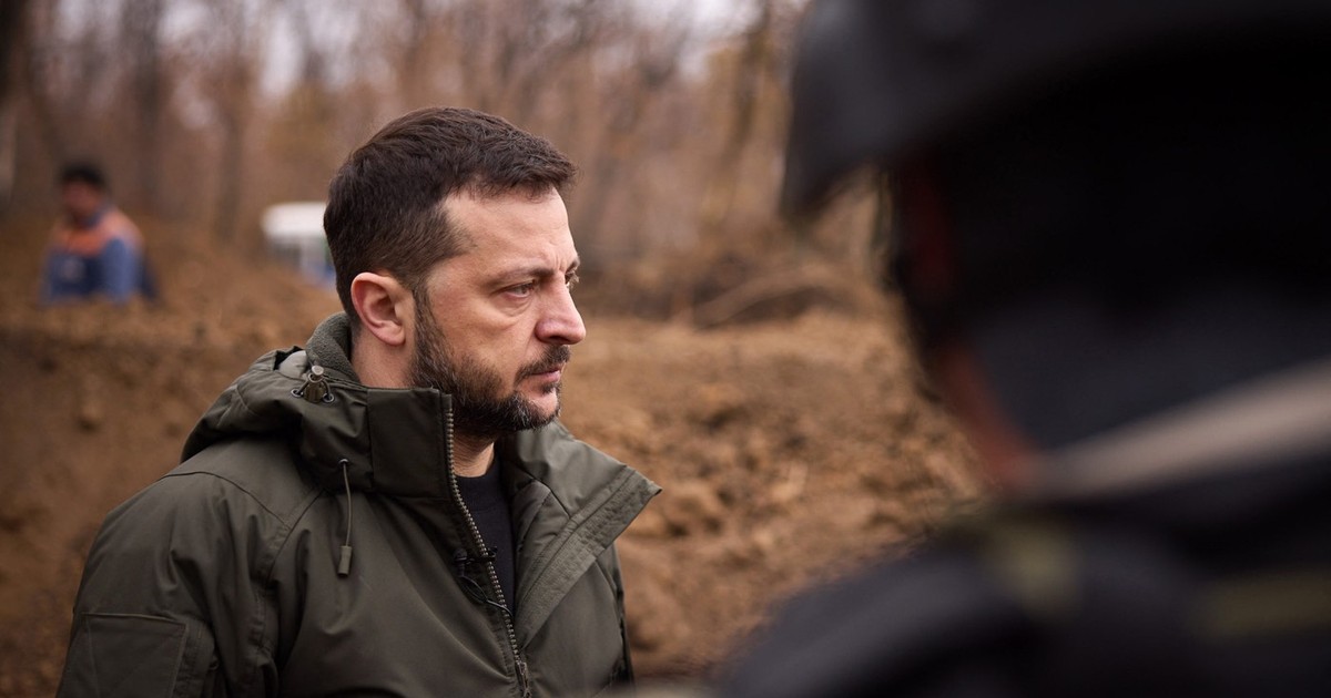 Volodimir Zelenski în sectorul de luptă Pokrovsk, alături de soldații ucraineni. Liderul de la Kiev încearcă să-i îmbărbăteze