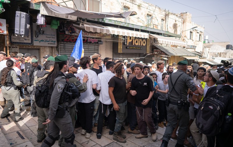 Tensiuni și haos la Ierusalim. Extremiștii de dreapta au strigat „moarte arabilor” la Marșul Drapelului și s-au încăierat atât cu palestinieni, cât şi cu alţi israelieni