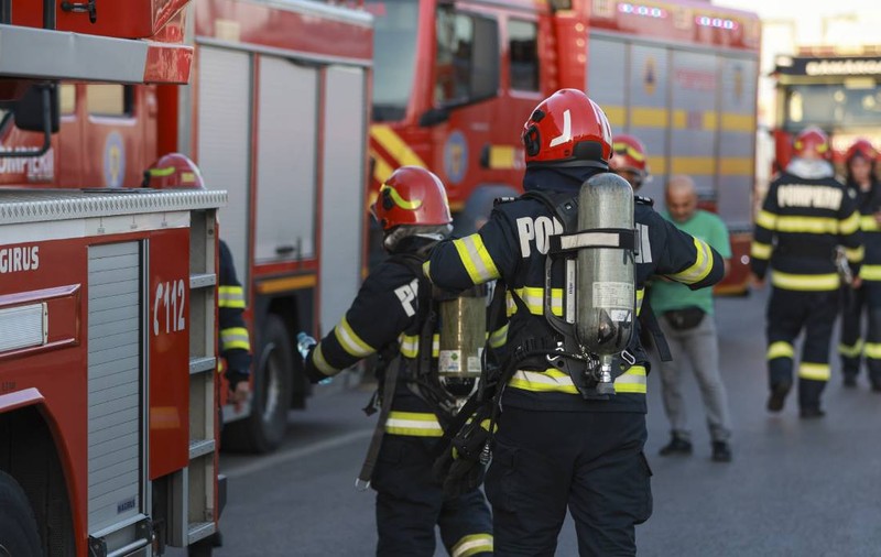 Incendiu la un depozit de colete Sameday din Miroslava, județul Iași. De la ce a pornit focul