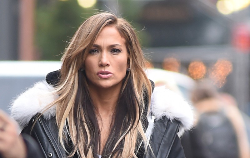 La 49 de ani, Jennifer Lopez are un abdomen de infarct. Arată demențial