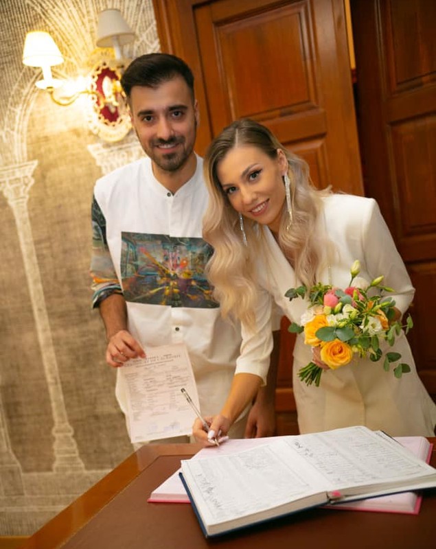 Soția lui Liviu Teodorescu a născut. Primele declarații ale artistului: „Sunt tată! Iulia, ești o eroină”