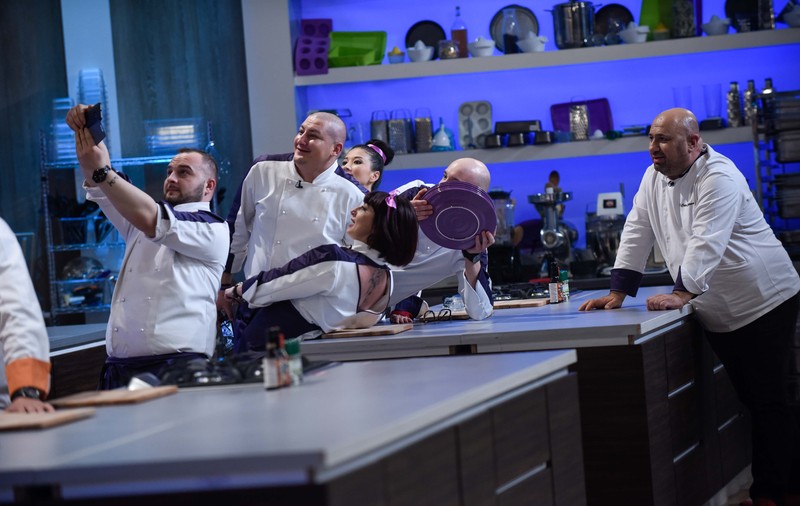 Chef Dumitrescu a pierdut un concurent de bază din echipa sa. Machete a părăsit „Chefi la cuțite”