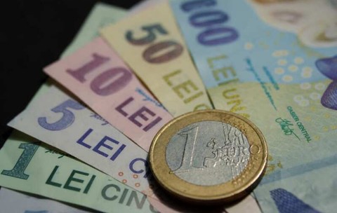 Euro ar putea trece de 6 lei dacă România ajunge la „junk”, avertizează Cristian Păun
