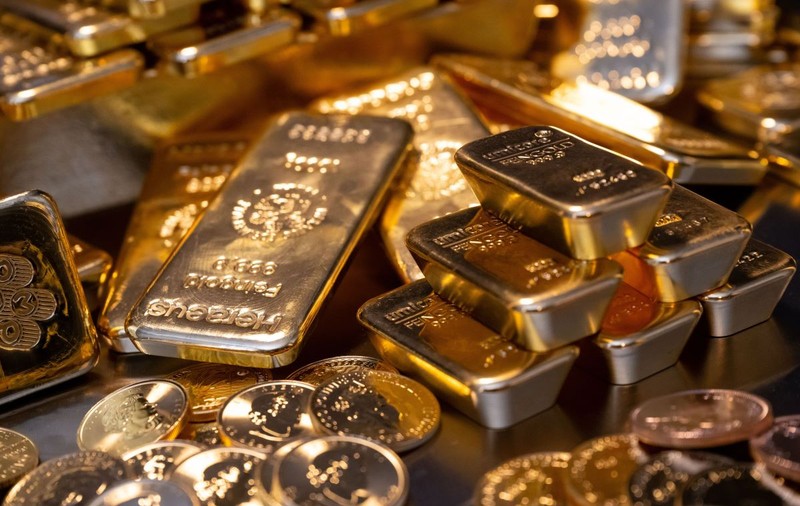 Gramul de aur a bătut un nou record și a ajuns la 415,32 lei. Ce s-a întâmplat cu euro și dolarul