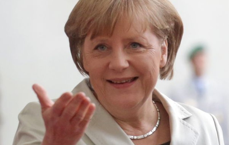 Merkel îi aduce elogii lui Băse: "Preşedintelui României nu i-a fost niciodată frică să se gândească la viitor"