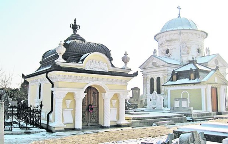 Ţiganii din Timişoara nu au limite! Şi-au tras palate şi în cimitir