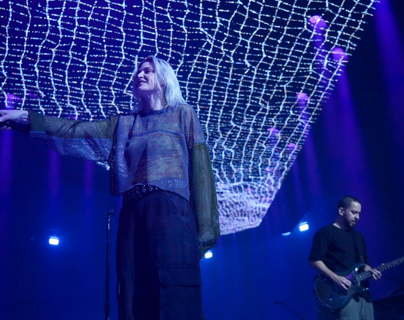 Trupa Linkin Park s-a reunit la 7 ani de la moartea lui Chester Bennington. Cine e Emily Armstrong, noua co-vocalistă a formației