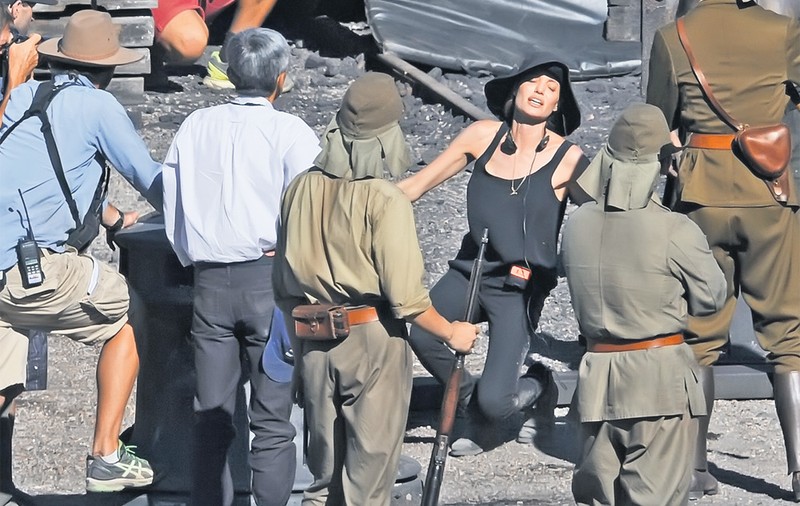 ŞOC LA HOLLYWOOD! Angelina Jolie e din ce în ce mai slabă şi riscă să facă oricând atac de cord