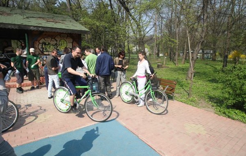 Află de unde foloseşti gratis biciclete în Bucureşti