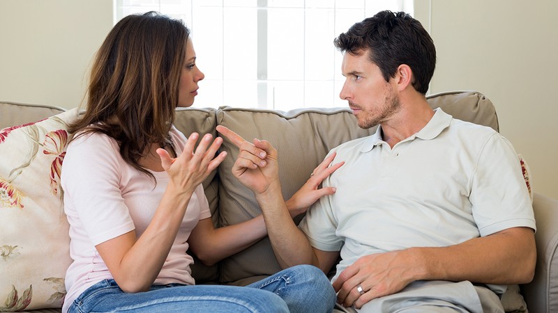 În relațiile de iubire bărbații trebuie să învețe să renunțe la control. Foto ilustrativ: Shutterstock