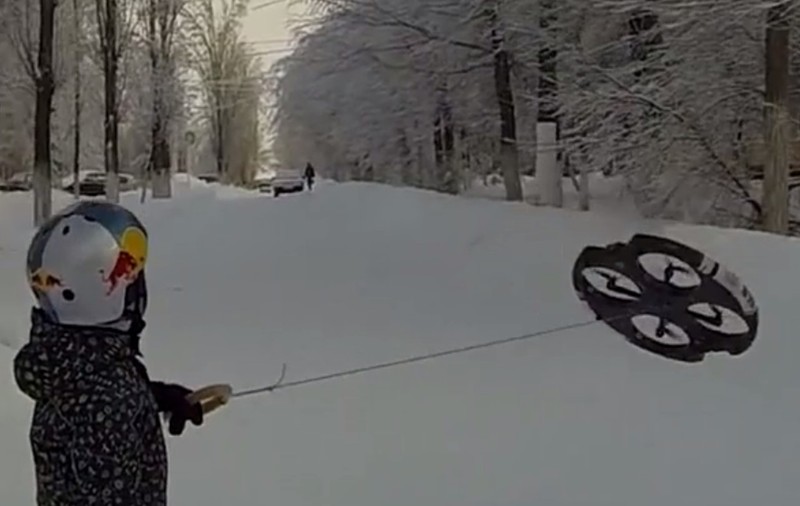 INCREDIBIL! Cum poți schia, înhămat la o dronă |VIDEO