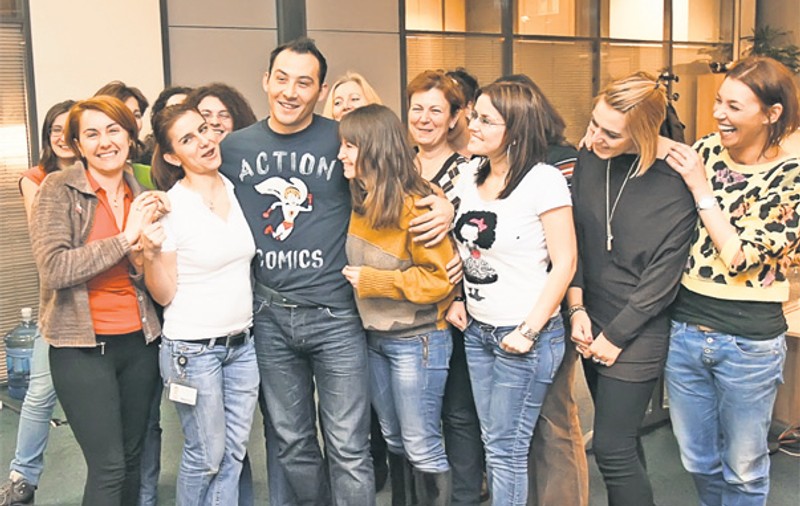 Ştefan Stan, "Vocea României", le-a cucerit şi pe fetele din redacţia ziarului Libertatea, dar rămâne modest: "Nu sunt un macho cu mii de gagici la activ" | EXCLUSIV