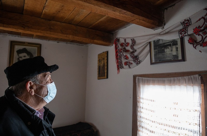 Vizitator în casa memorială a lui Nicolae Ceaușescu