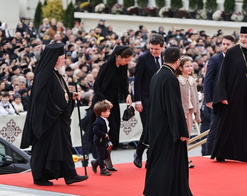 Ceremonia de sfințire a picturii Catedralei Mântuirii Neamului. Peste 12.500 de oameni, printre care Nicușor Dan, Ilie Bolojan, Traian Băsescu și Emil Constantinescu, au fost martori la citirea actului de sfințire