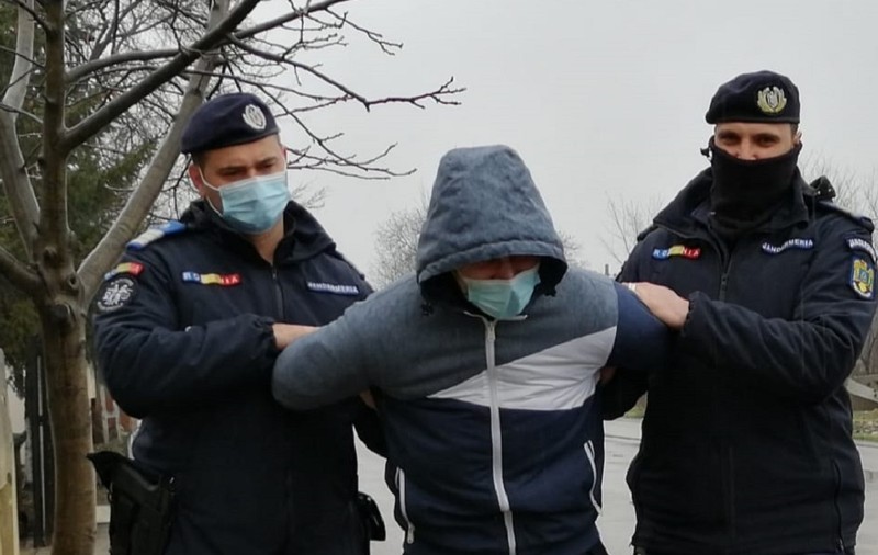 Condamnat la închisoare, un violator fugar a fost găsit în timp ce se plimba pe stradă