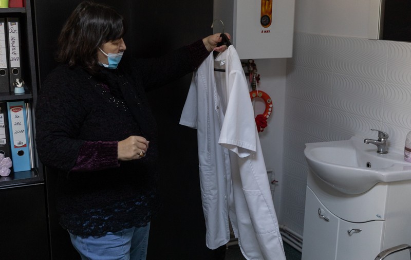 REPORTAJ. Zeci de medici de familie au murit de COVID și au lăsat în urmă localități fără niciun doctor. „E ruleta rusească”