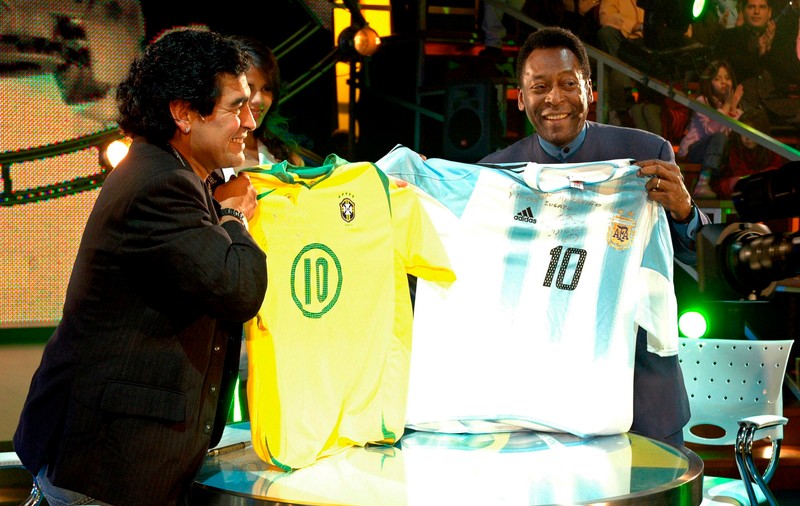 Maradona: "Pele şi-a pierdut virginitatea cu un bărbat!"