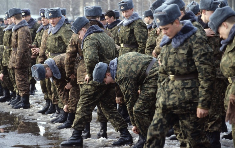 Rusia introduce recrutarea obligatorie pe tot parcursul anului și mobilizează un nou val de rezerviști