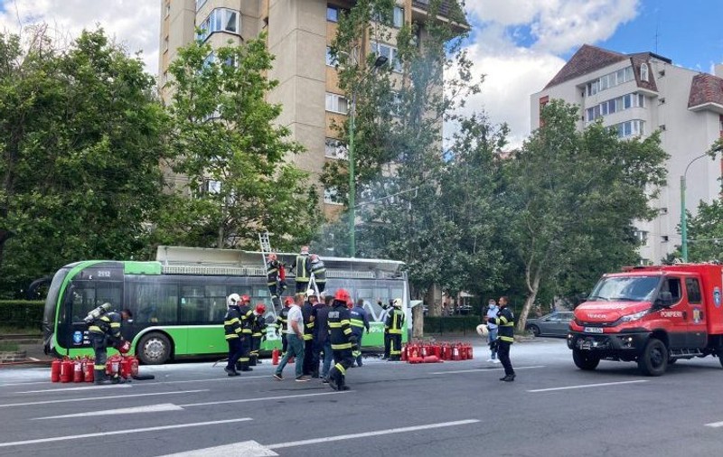 Toate autobuzele electrice din Braşov au fost retrase din trafic, după ce un mijloc de transport a luat foc pe traseu
