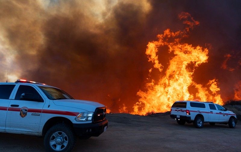 Bilanțul deceselor cauzate de incendiile din Los Angeles crește: 16 oameni au murit în Eaton și Palsisades