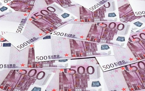 Philips România a fost amendată cu un milion de euro după ce un angajat a dezinstalat WhatsApp de pe telefonul de serviciu. Sursă foto: Profimedia