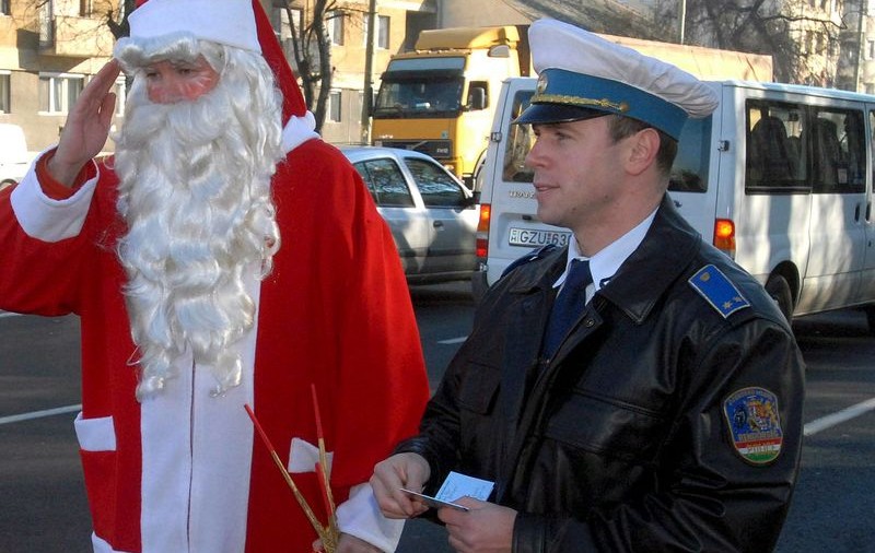 Din cauza crizei, Moş Crăciun s-a apucat de furat