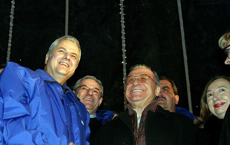 Adrian Năstase şi Ion Iliescu ar putea rămâne fără titlul de cetăţean de onoare al orașului Iași. Proiectul aflat în dezbaterea Primăriei