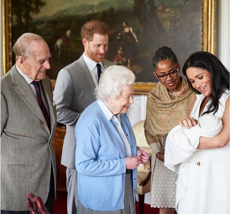 Ce au făcut Meghan Markle și Prințul Harry ca să se asigure că nimeni nu va afla numele nașilor micuțului Archie. Acesta va fi botezat astăzi