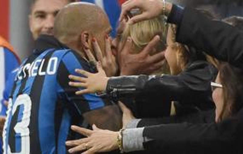 Felipe Melo, suspendat trei meciuri după ce l-a lovit în faţă, cu crampoanele, pe Lucas Biglia / VIDEO