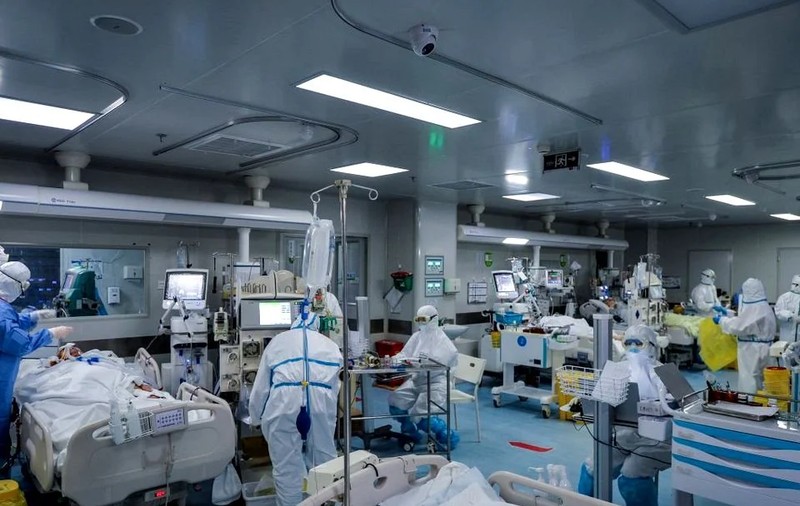 Marea Britanie înregistrează un nou record de bolnavi cu COVID-19, după apariția noii tulpini: Peste 50.000 de cazuri în 24 de ore
