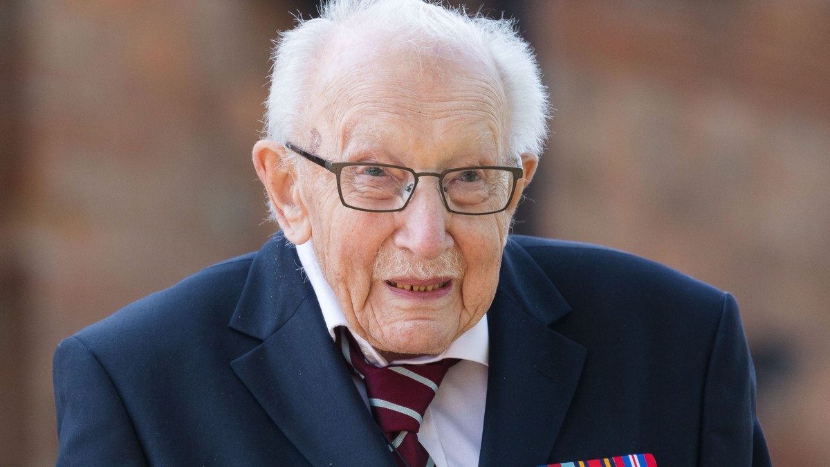 125.000 de felicitări pentru veteranul Tom Moore