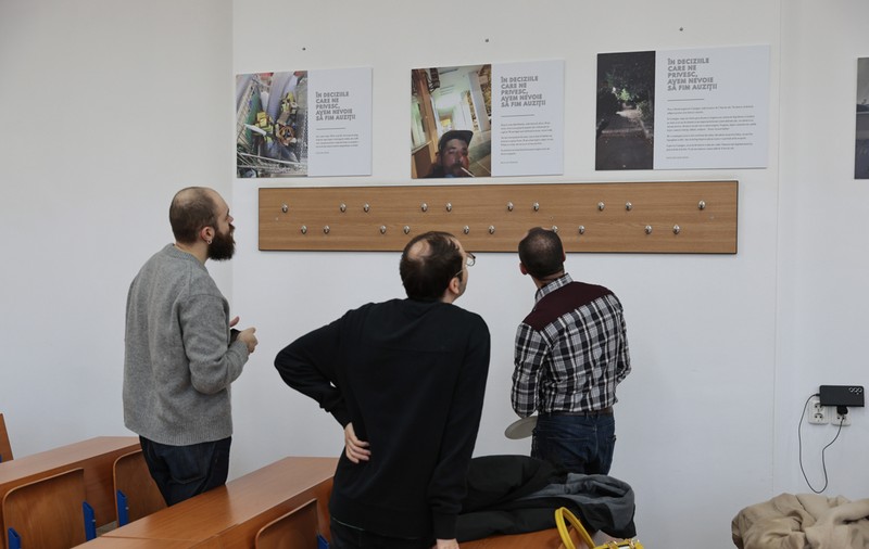 O expoziție cu fotografii făcute de persoane fără adăpost: „M-a ajutat să nu mă mai gândesc unde stau, ce mănânc. N-am mai fost «tulbure»”