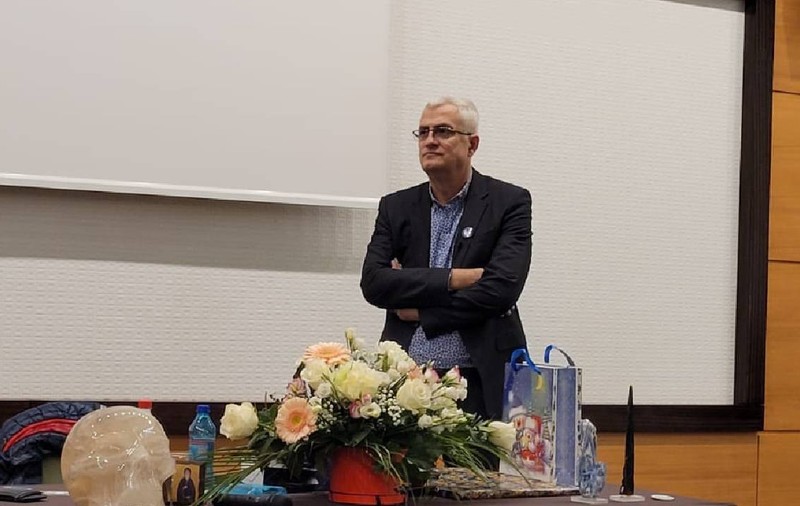 Cine este Dragoș Argeșanu, bărbatul acuzat de abuzuri sexuale în serie în timpul ședințelor de terapie. Poliția Capitalei anunță verificări în cazul său