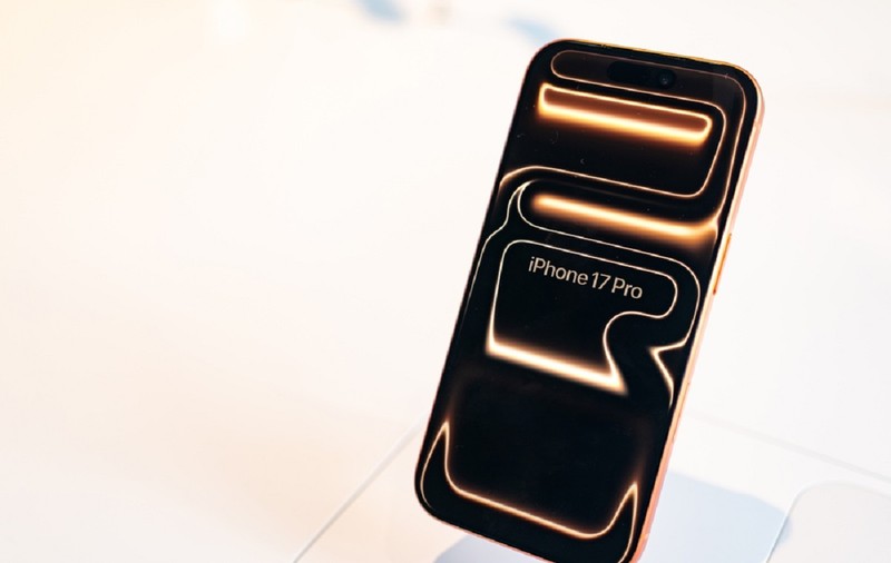 Apple a lansat iOS 26.1 pentru iPhone, update-ul care îi va bucura pe utilizatorii care nu sunt fani Liquid Glass. Lista completă a problemelor rezolvate