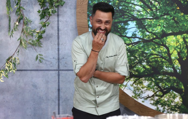 Ce face Orlando Zaharia în pauzele de filmări de la „Chefi la cuțite”: „Funcționez foarte bine sub presiune”