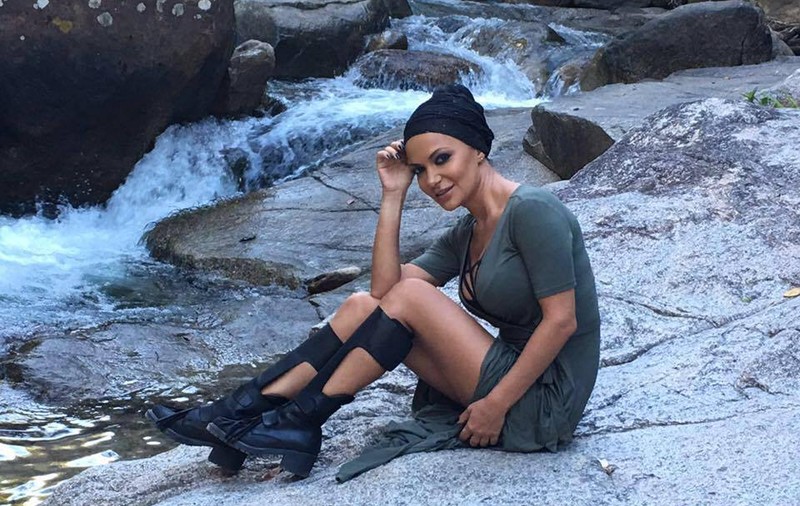 Nu credeai că o s-o vezi vreodată aşa! Andreea Antonescu, poză sexy la gura sobei!