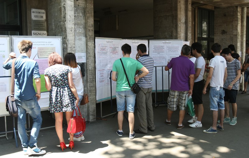 A doua șansă pentru facultate! Universitățile pun la bătaie mii de locuri în sesiunea de toamnă