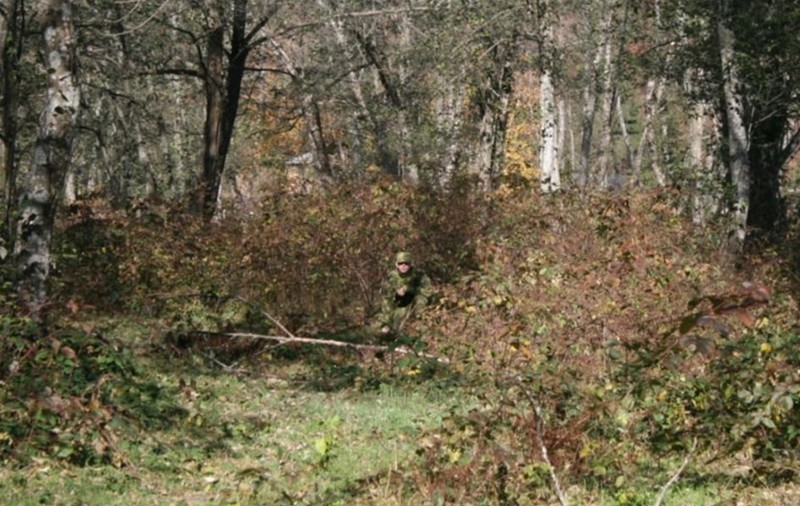 Uniformele invizibile ale trupelor speciale se „pierd” perfect în peisajul deșertic sau în cel muntos | FOTO