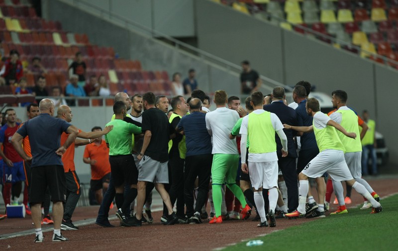 Mihai Stoica a vorbit după altercația de la meciul cu Astra: ”Am fost un miniscut uman". Ce-a zis despre Săpunaru. Reacția lui ”Săpun” | FOTO&VIDEO